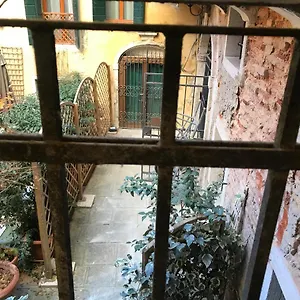 Melusina Ca' Bernarda Historical Center Apartment